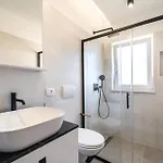 Beach Front Apartment In Zadar With Wifi زادار
