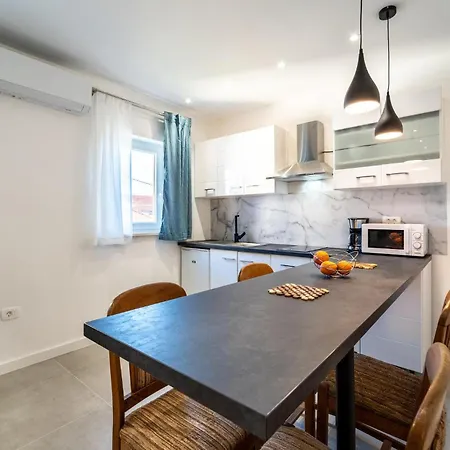 Beach Front Apartment In Zadar With Wifi شقة زادار