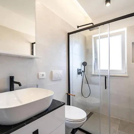 1 Bedroom Cozy In ザダル