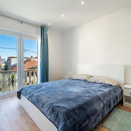 Beach Front Apartment In Zadar With Wifi شقة