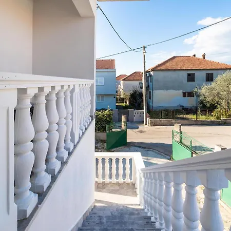 Beach Front Apartment In Zadar With Wifi *